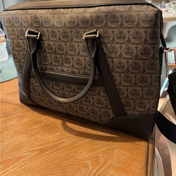 Salvatore Ferragamo Gancini Convertible - Picture 9 of 12